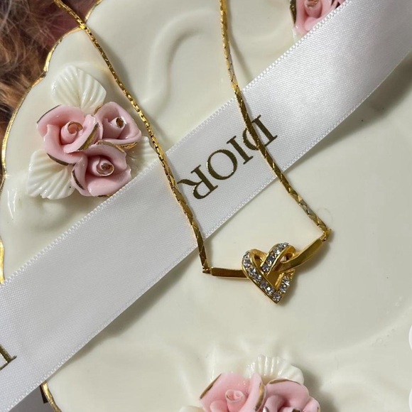 Dior x Swarovski 1980s 18k Yellow Gold Crystal Infinity Knotted Heart Necklace - Picture 7 of 11